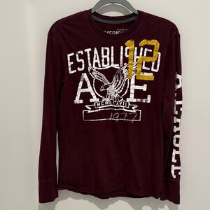 American Eagle Outfitters Men's Maroon and White Graphic Long Sleeve Tee